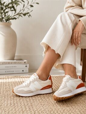 New Balance 327 Sea Salt Rust Orange Lifestyle Sneakers Women’s Size 7